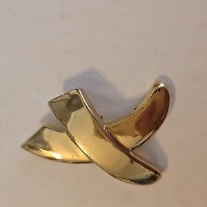 PCI Vintage Kiss Goldtone Pendant